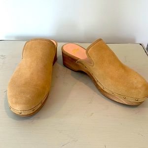 J Crew Suede Clogs Size 9 , taupe